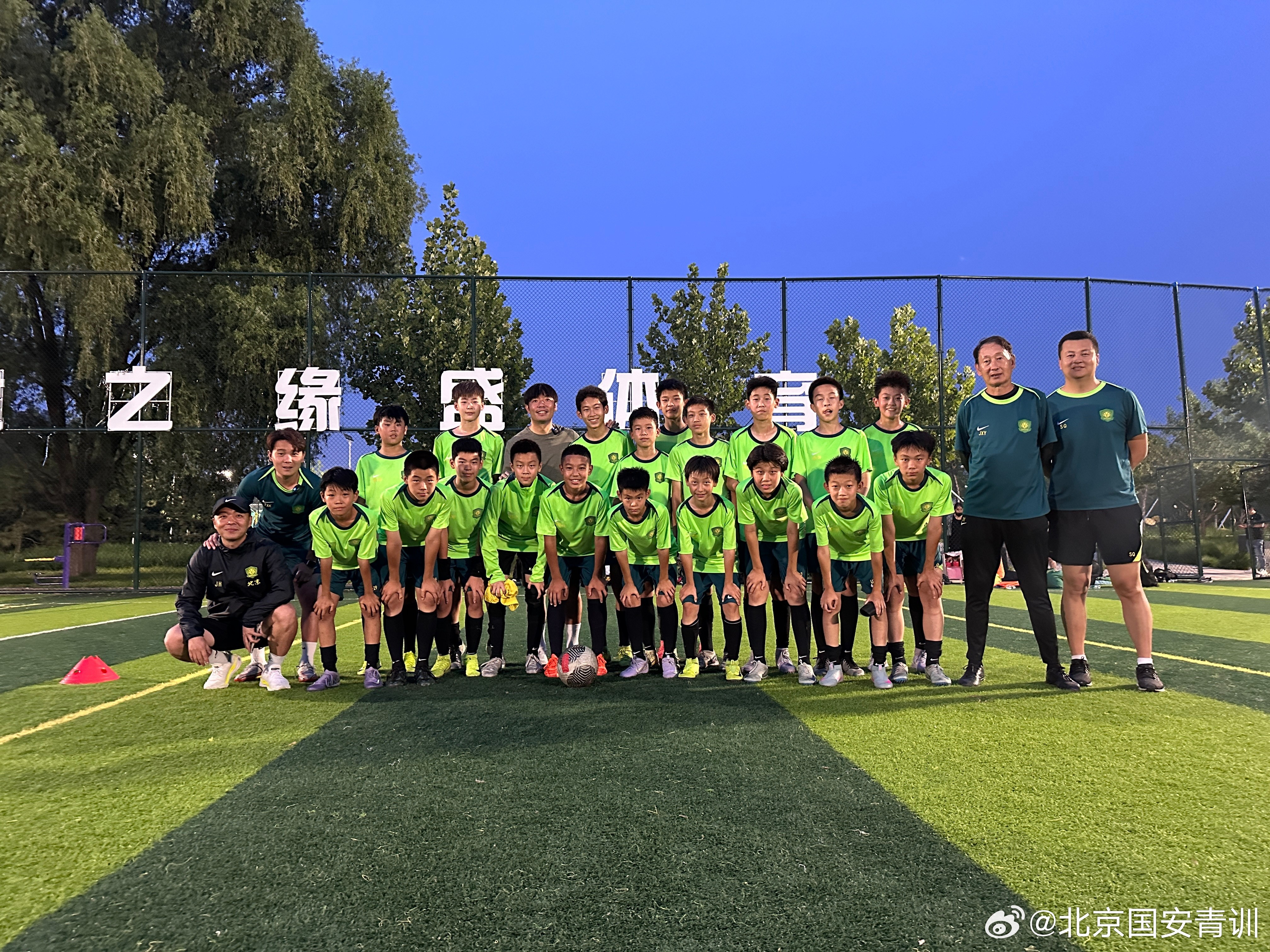 九游娱乐网页-观众们为球员们的奋斗精神所感动和打动