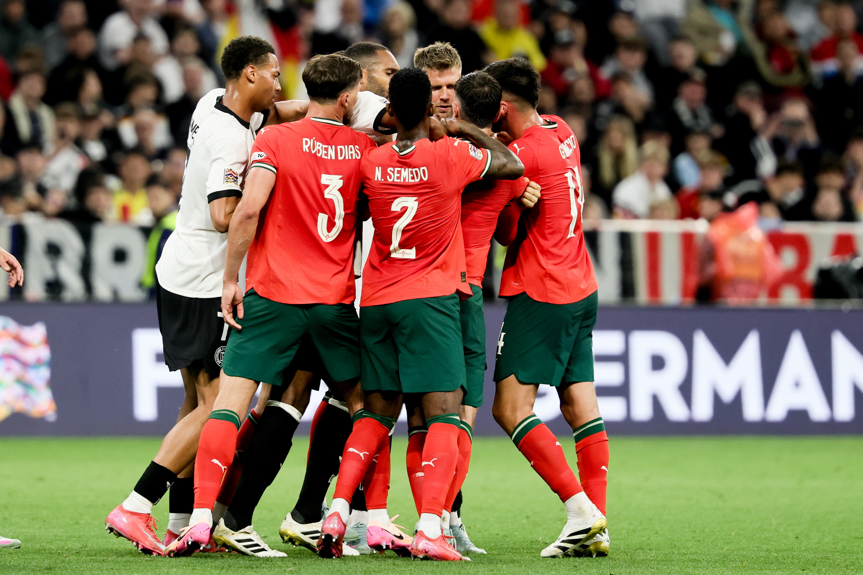 九游娱乐网站-葡萄牙队面对荷兰队挑战,争夺晋级资格