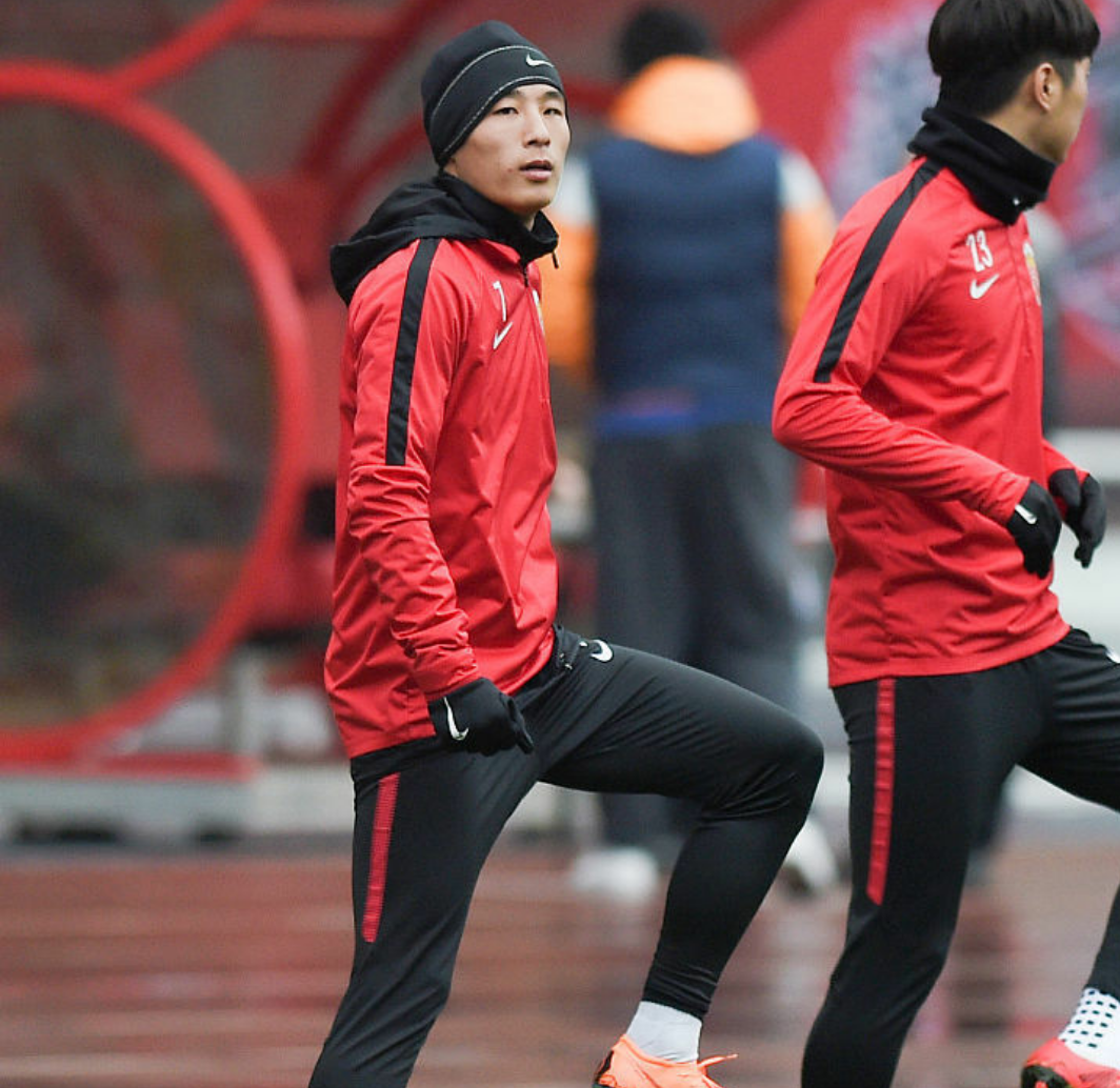 九游官网-沙尔克零四客战全取三分,喜迎胜利