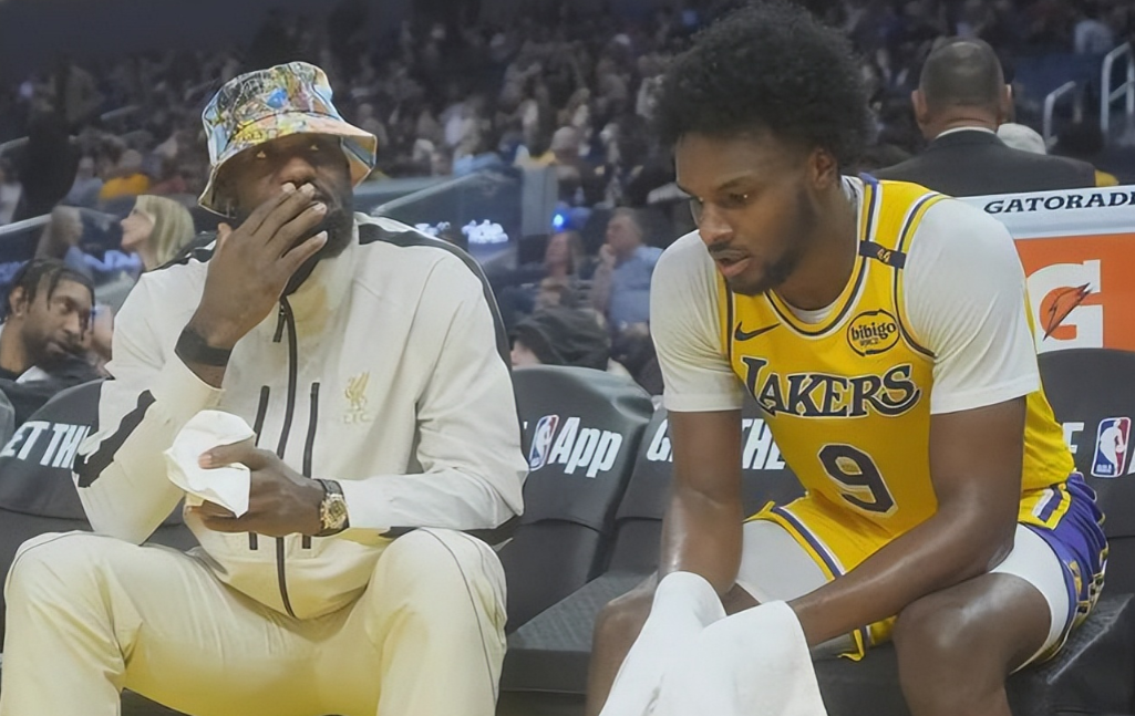 九游体育平台-湖人主场遭遇惨败,詹姆斯状态低迷