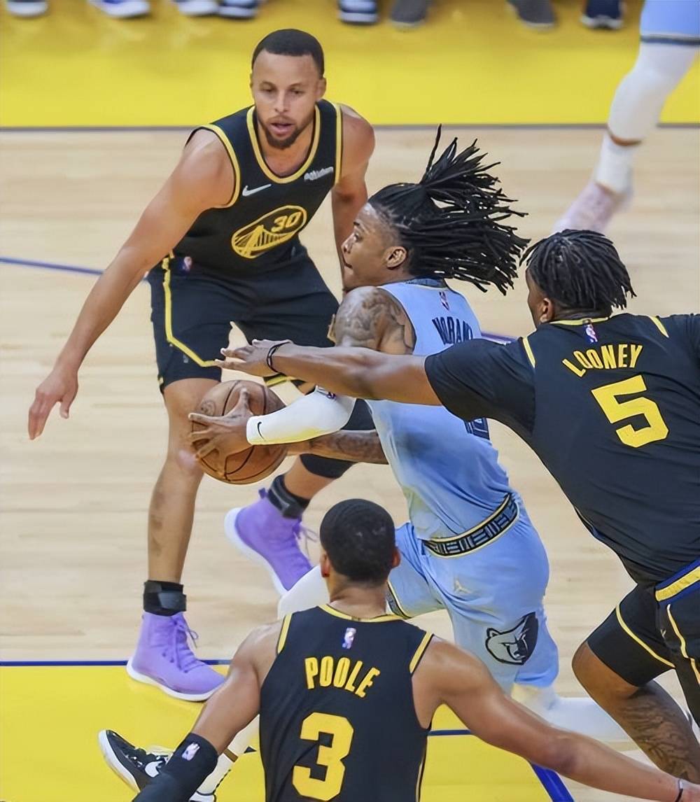 九游体育官方入口-包含掘金胜独行侠,门罗抢下20个篮板数据的词条